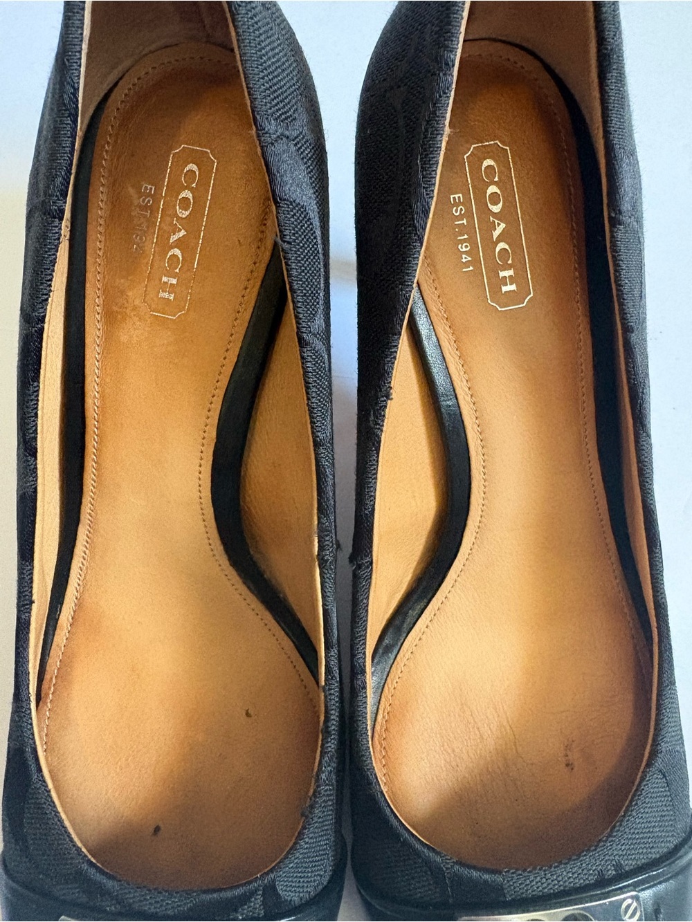 Coach Whitney Black Monogram Canvas & Leather Buckle Plaque Pumps Heels Sz 8. - Picture 7 of 11
